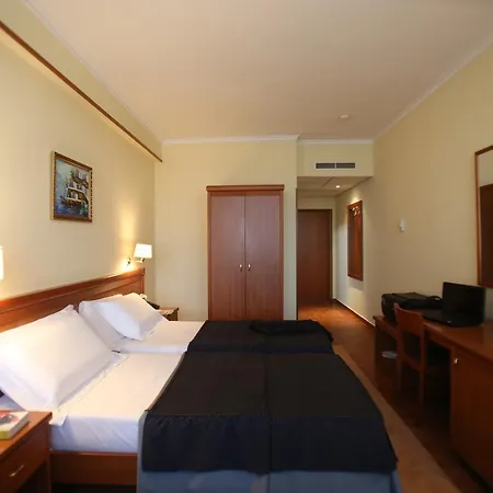 Continental Hotel Vorë