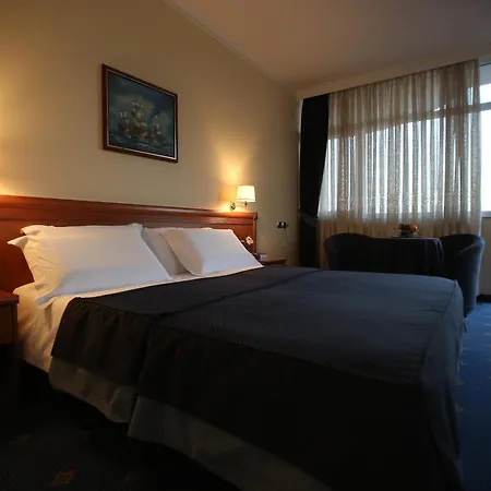 Continental Hotel Vorë