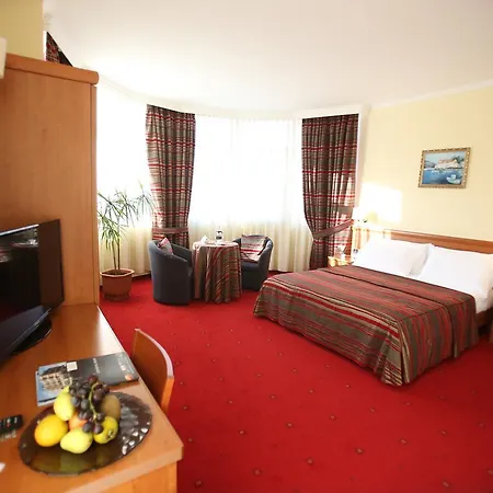 Continental Hotel Vorë