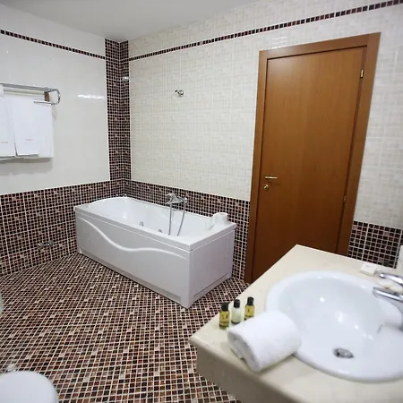 Otel Continental Vorë