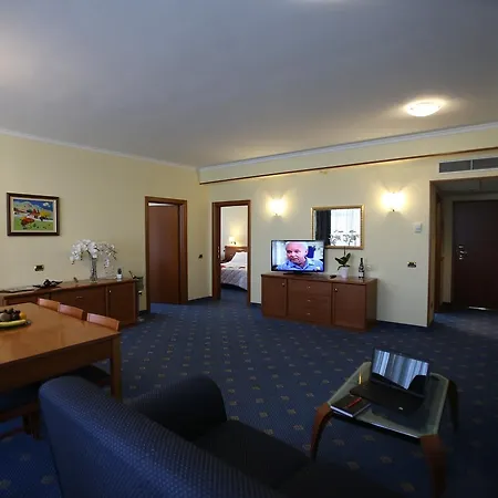 Otel Continental Vorë